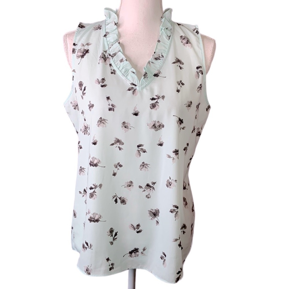Sioni Mint Green Floral Short Sleeve V-Neck High Low Ruffle Neck Top Size Medium